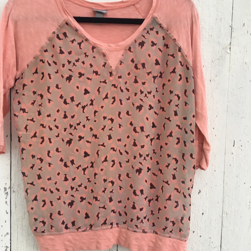 Vanity 3/4 sleeves leopard and peach shirt. Size l.